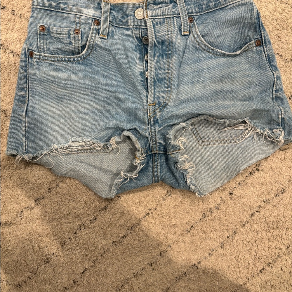 Women’s Levi denim shorts size W25 light wash